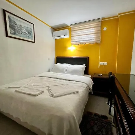 Tag Hotel *